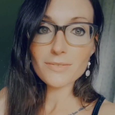 Rakelia art actress pic