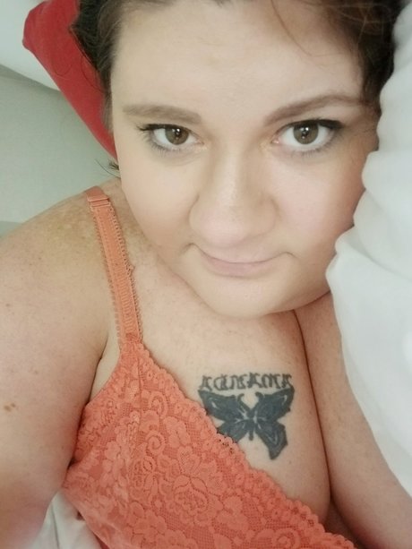 Sweet and wet nude pornstar image