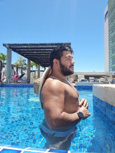 Manuel Diaz star sexy pics