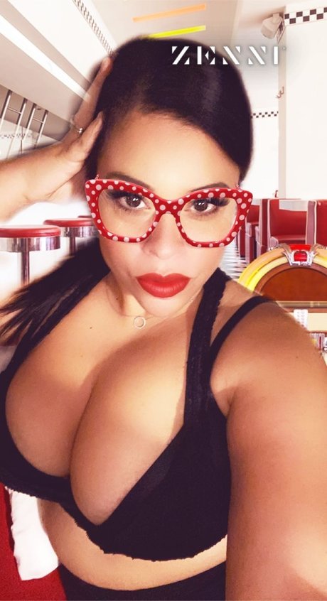 Catilias model exclusive pic