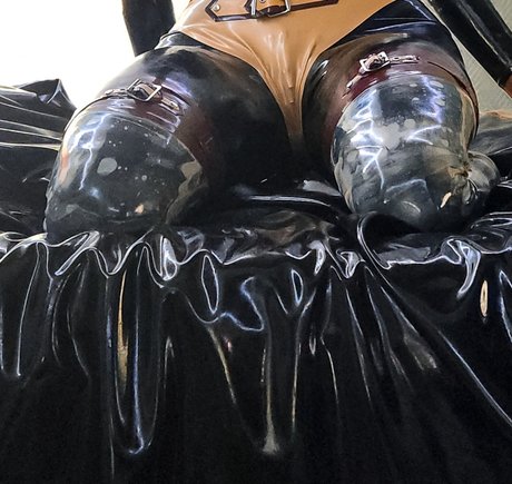 Ariana cat42 hot actress archive