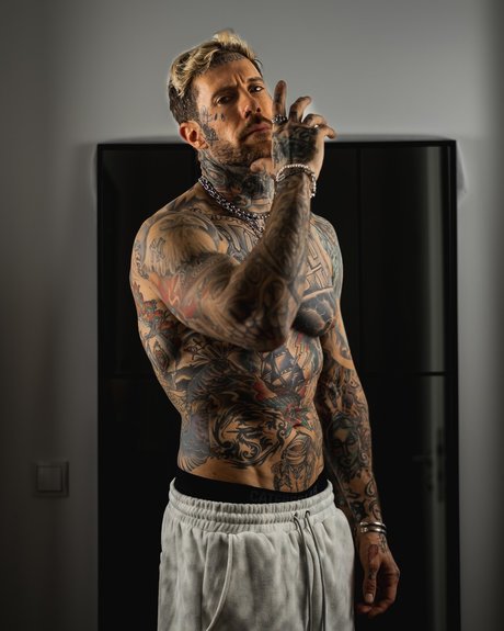 Romvn porn model gallery