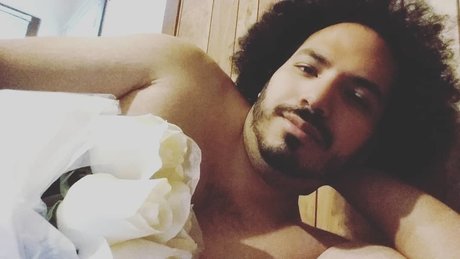 Romantic Romeo nude model gallery