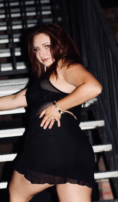 Niki Rae_ art model pic