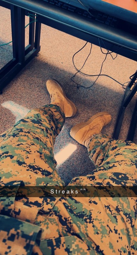 YourMilitaryMan star erotic images