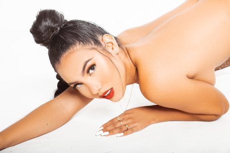 Marii Chima naked star pictures