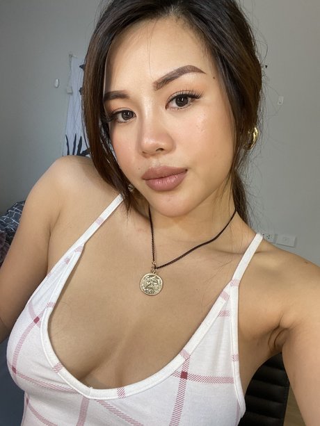 Angie Da Boo erotic model pic