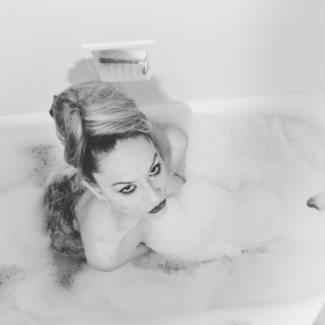 Sexy Sudsy Squeezes star pornographic images