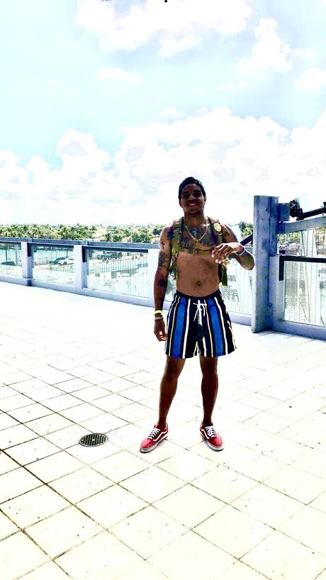 Bigboy erotic model archive