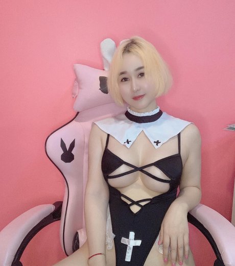 Baiwai model nudes picture