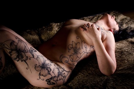 Mature bittersweet Kiss Sunny perfect model picture