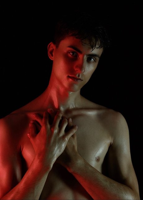 Matixtom_ model naked image