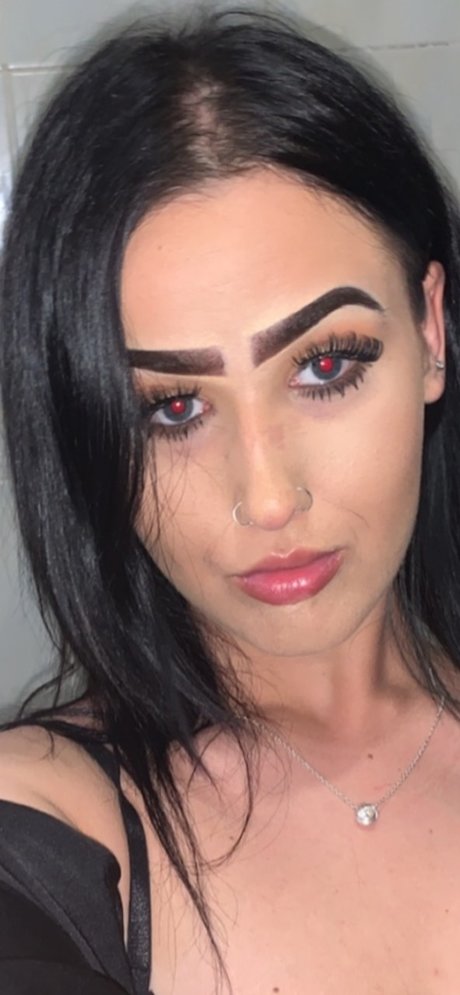 Megan leanne exclusive star img