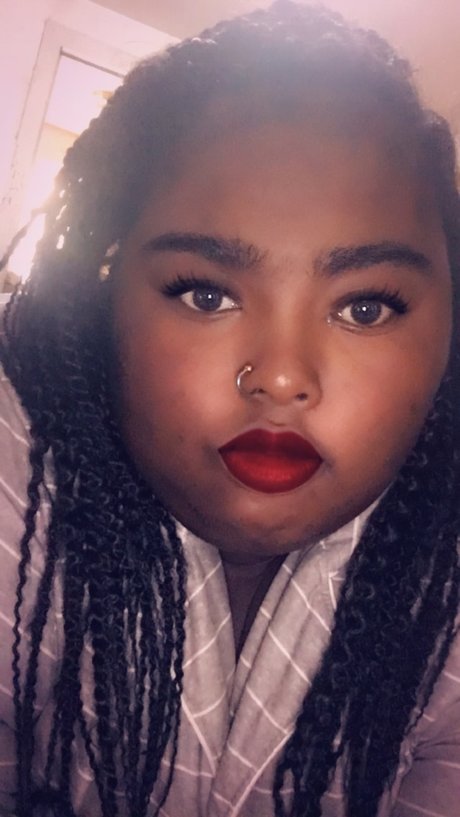 BhaddBxtch naked pornstar image