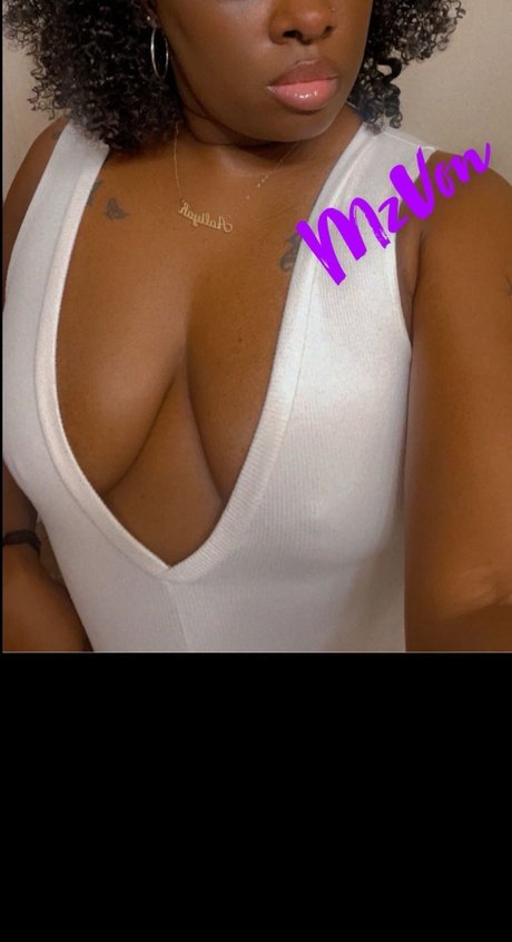 MzVon2U nudes model photo