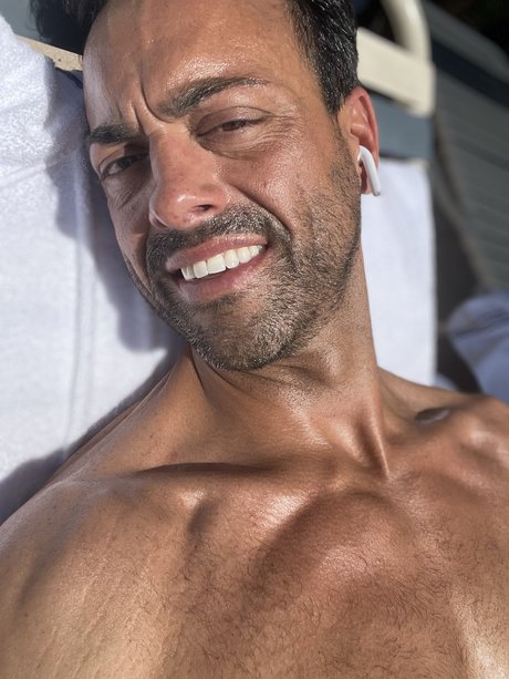 MeanDawgSwing star sexy pictures