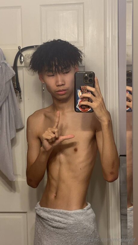 McPlayGT erotic actress photo