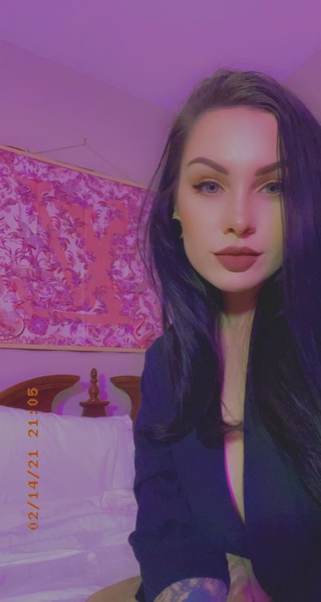 Merlot Massacre sexy pornstar pictures