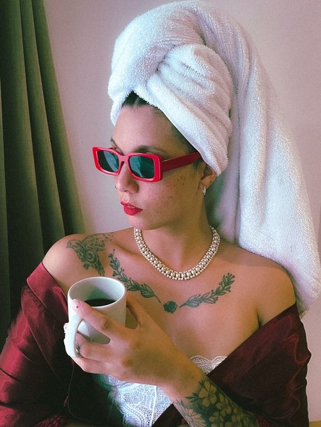 _The Argentinean Hairy Queen_ naked actress pics