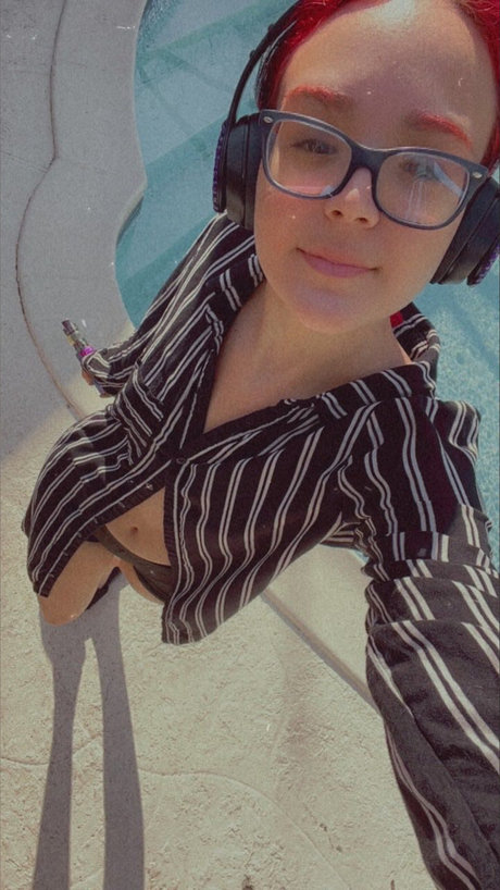 Merellas Haven naked pornstar img