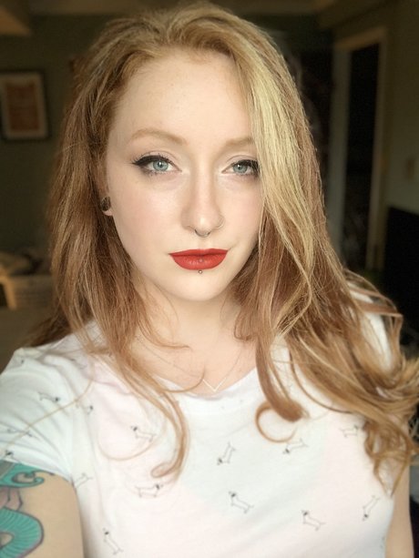 Mercy Mae model nude picture