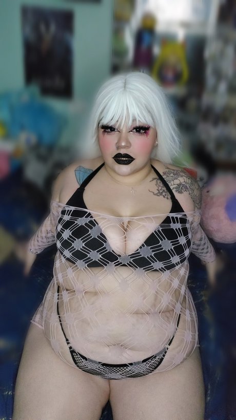 Mercedes Kill star porn photos