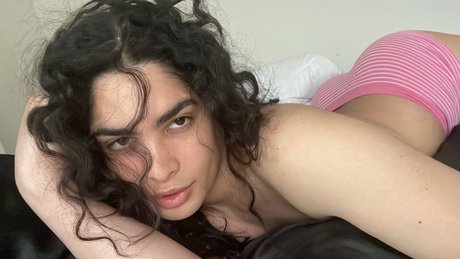 Mellowbitchy model adult photo