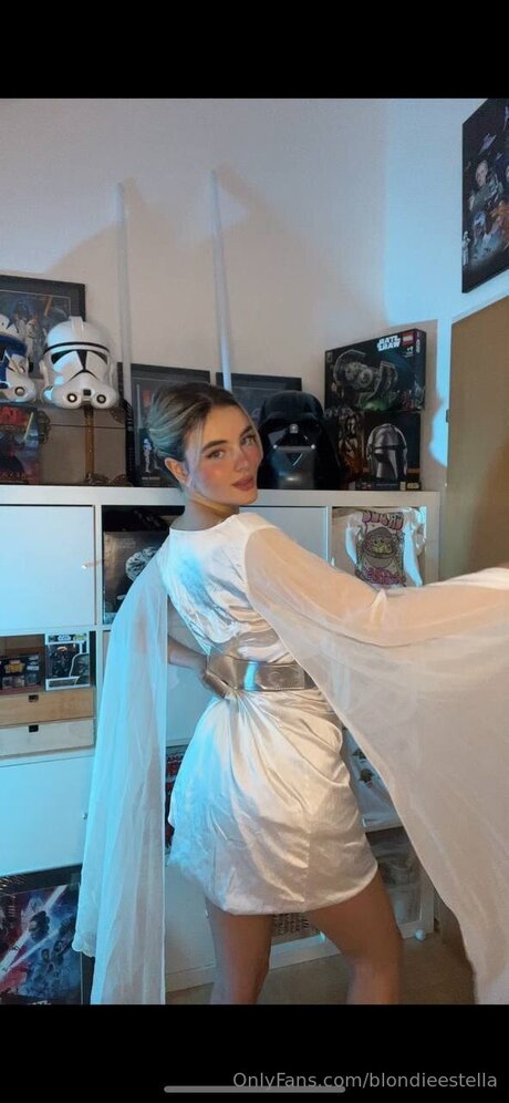 Stella Ray model top pic