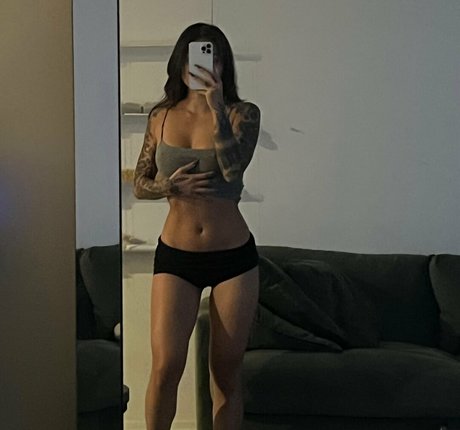 Mae Col pornstar exclusive pics