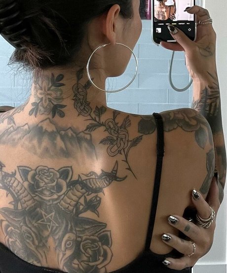 Mae Col perfect actress image