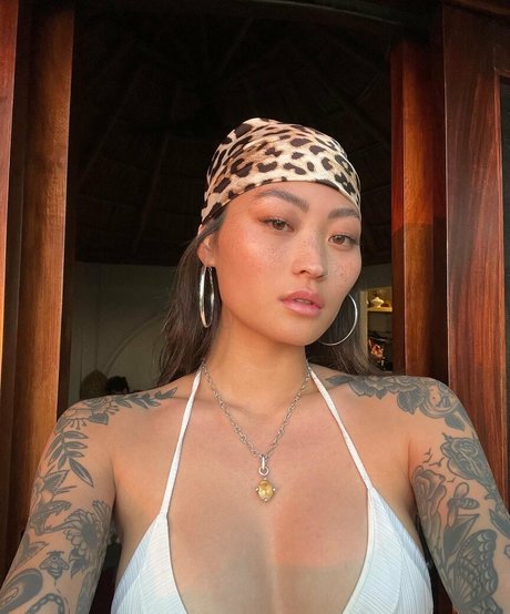 Mae Col star pornographic image