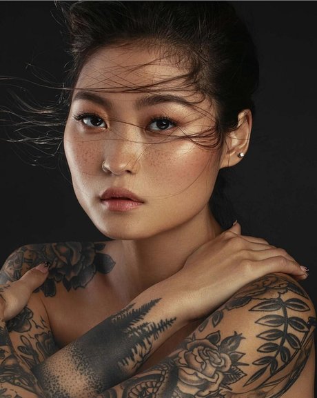 Mae Col sexy model photos