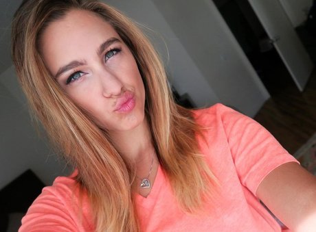 HayliNic star sexy pic