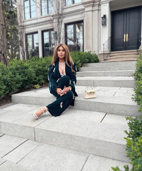 Amelia Maltepe star porn galleries