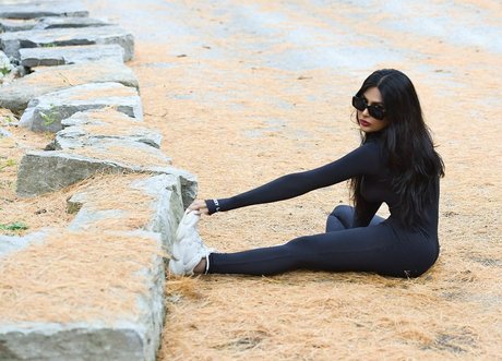 Amelia Maltepe star free galleries