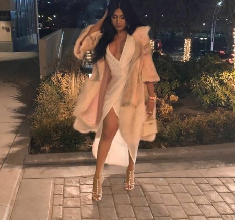 Amelia Maltepe pornstar erotic pics