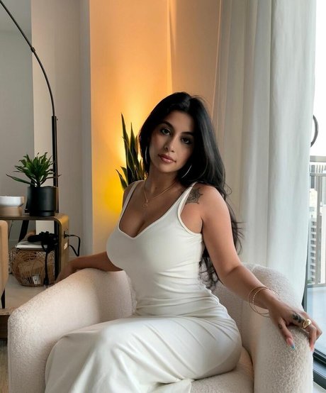 Queenneedy naked model pics