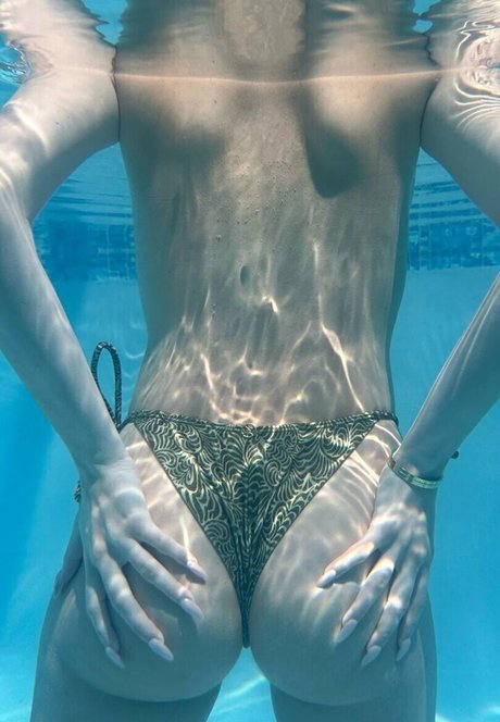 Laura Sophie Muller sexy actress images