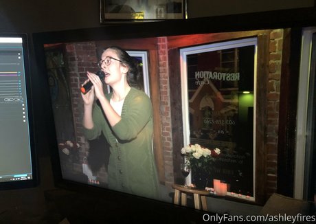 ashleyfires model free pics