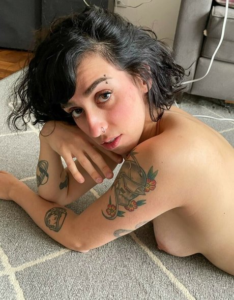 suvacocarnivoro nude actress pictures