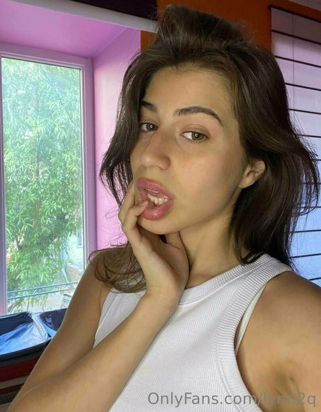 lynn2q exclusive model image