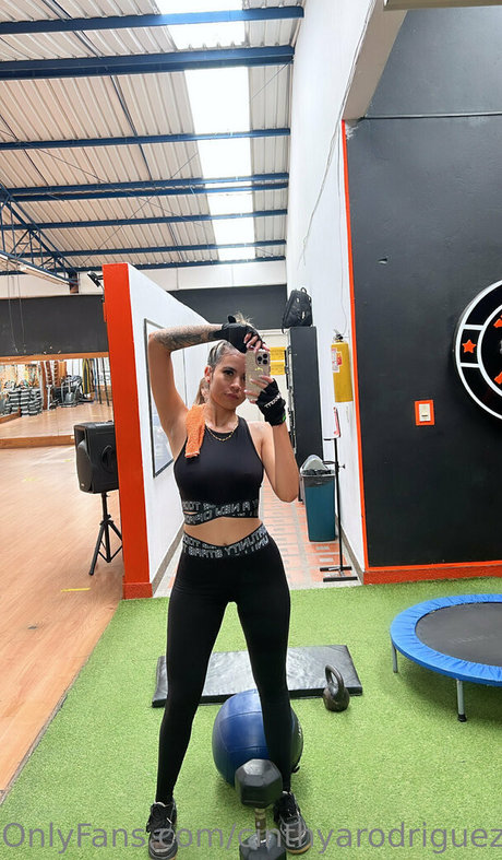 amateur threesome onlyfans naked pics