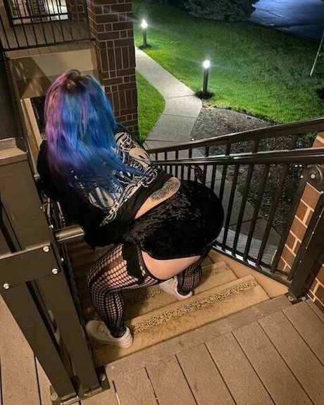 bluulight model pornographic photos