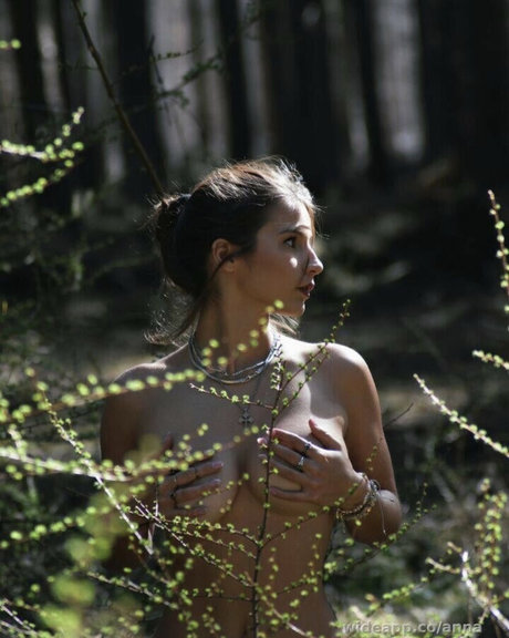 Anna Arevalo beautiful model photo