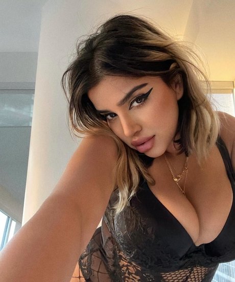 OMGLove model hd photo