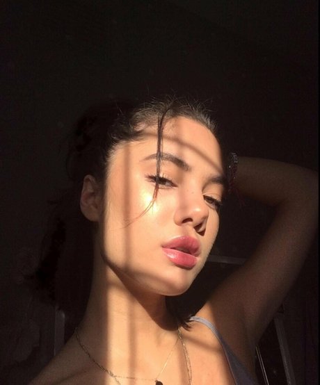 Saoirse Alicia Behzadi star perfect pictures