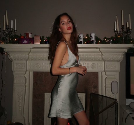 Saoirse Alicia Behzadi nude star pic