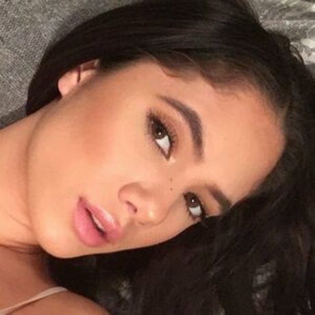 Saoirse Alicia Behzadi star sexy gallery