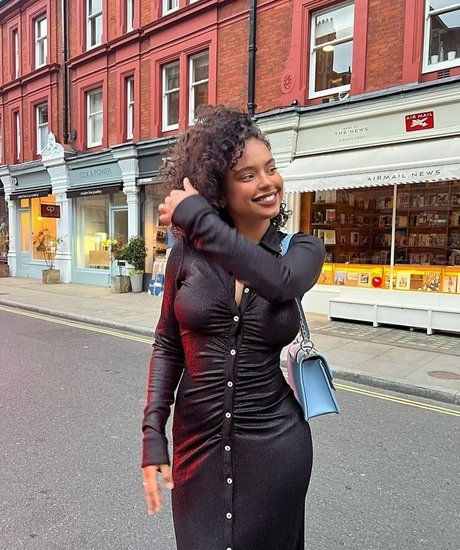 Paola Locatelli hd actress pictures