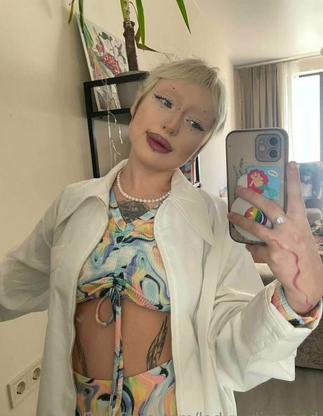 ladyy diamond model naked galleries